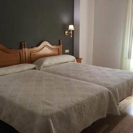 Cinco Castaños Hotel