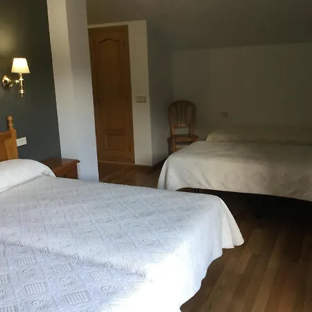 Hotel Cinco Castanos 2*