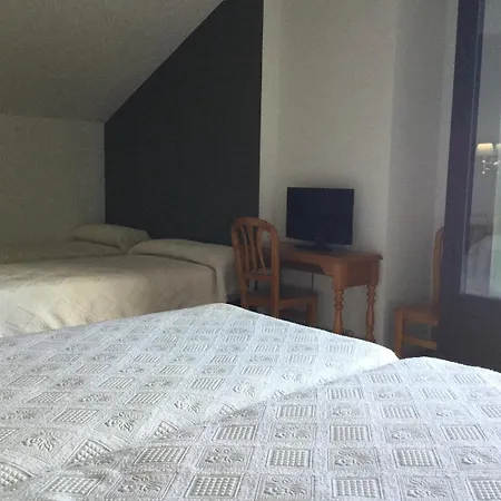 Hotel Cinco Castanos