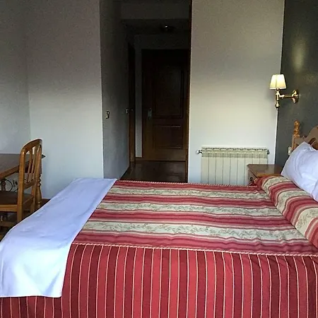 Cinco Castaños Hotel 2*