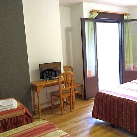 Cinco Castaños Hotel 2*