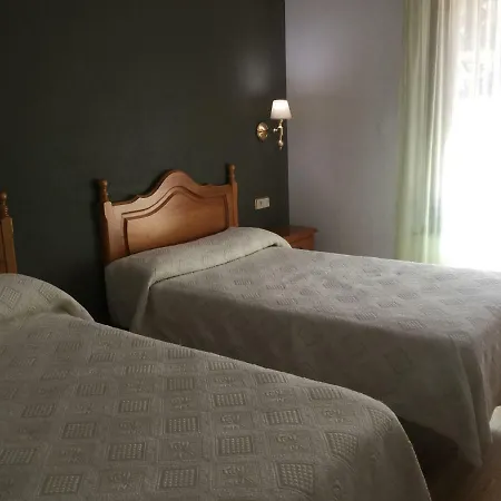 Cinco Castaños Hotel 2*